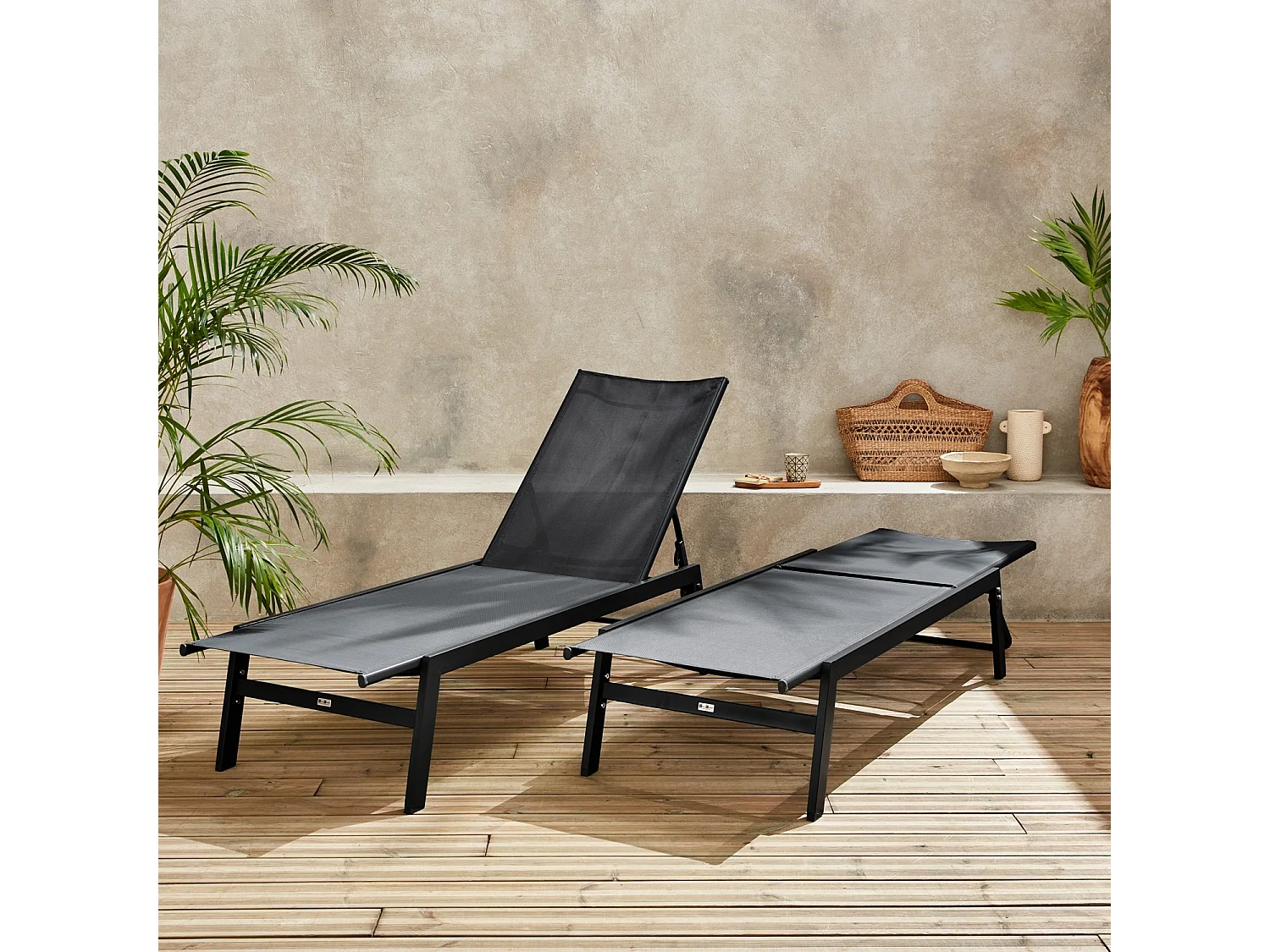 Lot de 2 transats noir. 5 positions. en textilène et métal. FLORA.  L155 x P59 x H106cm