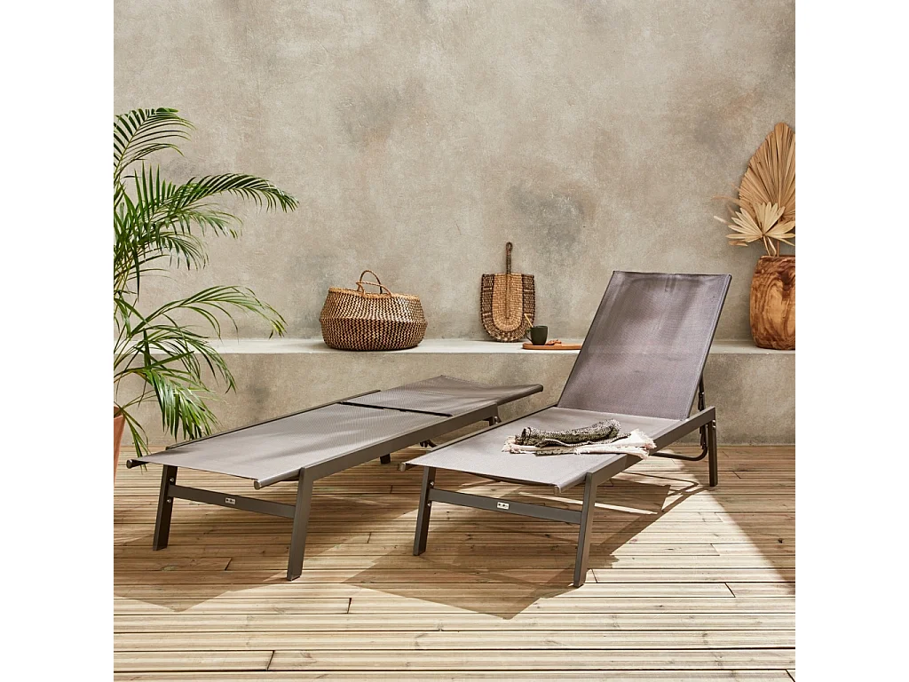 Lot de 2 transats taupe. 5 positions. en textilène et métal. FLORA.  L155 x P59 x H106cm