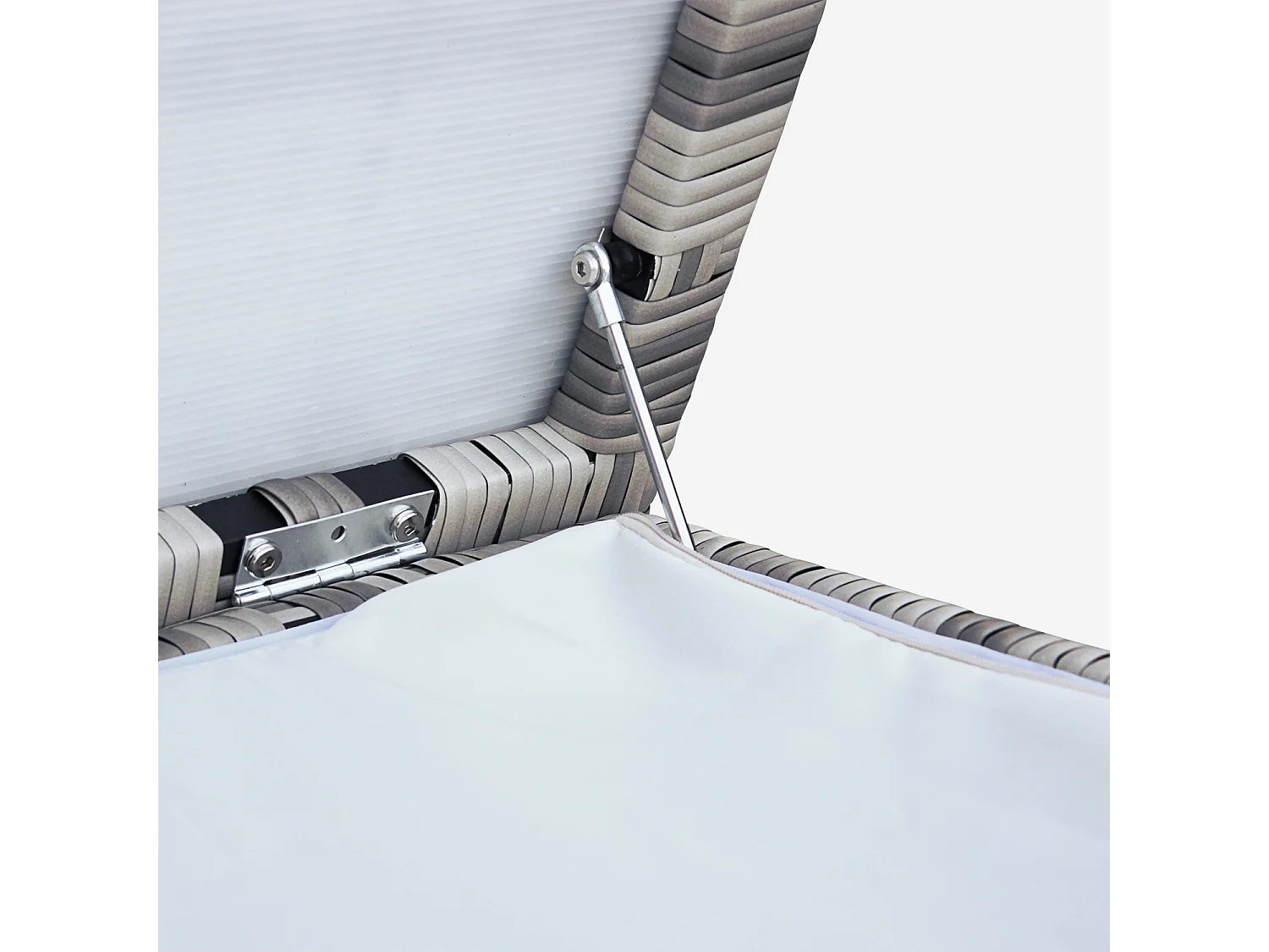 Baule da giardino in resina intrecciata con rotelle e fodera interna,