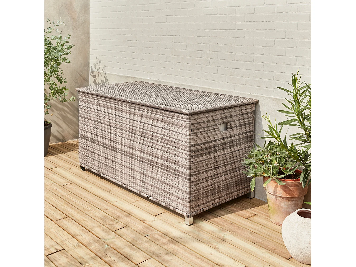 Baule da giardino in resina intrecciata con rotelle e fodera interna,