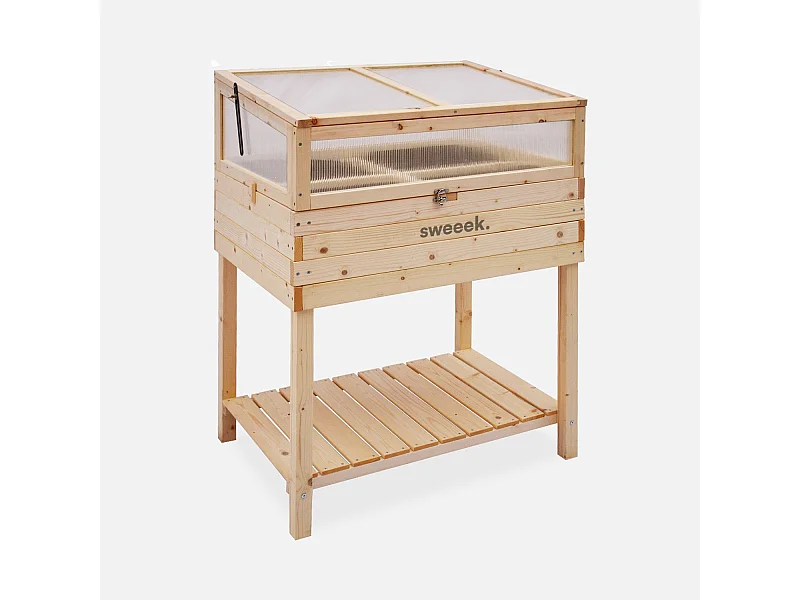 Huerto cuadrado sobre patas de madera madera