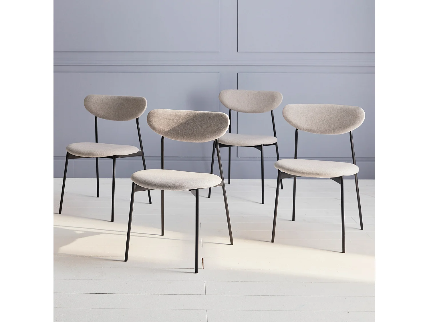 Set di 4 sedie da pranzo vintage con gambe in acciaio, grigio chiaro