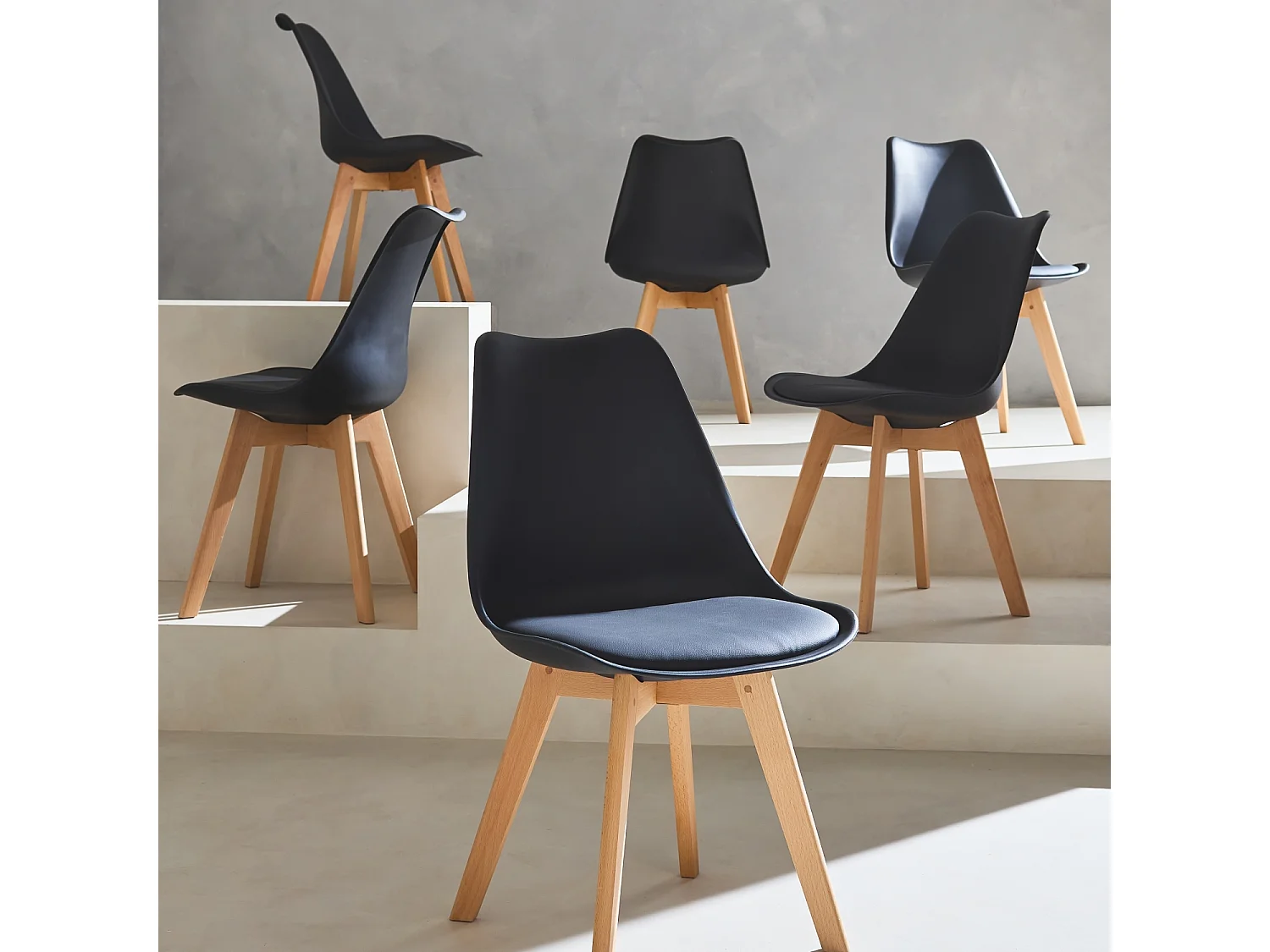 Silla escandinava con patas de madera de haya, set de 6 negro