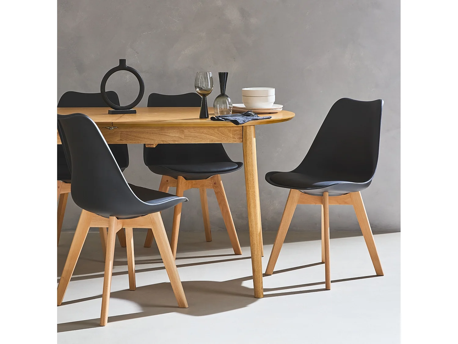 Silla escandinava con patas de madera de haya, set de 6 negro