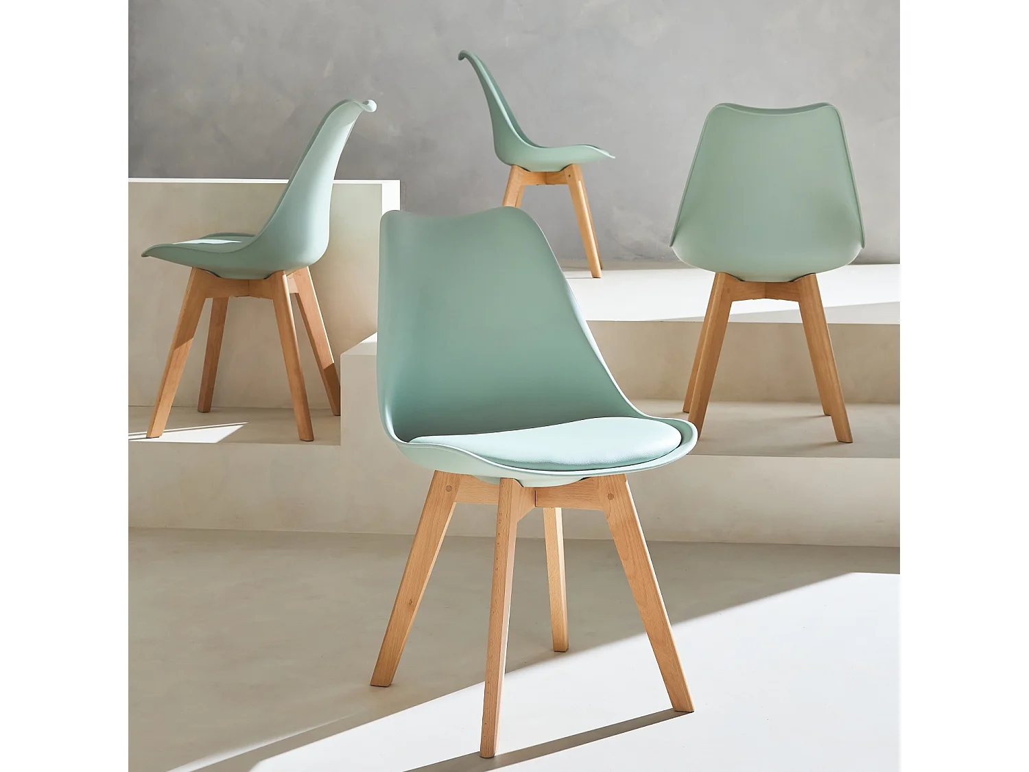 Set 4 sedie scandinave imbottite, gambe in legno , verde celadon