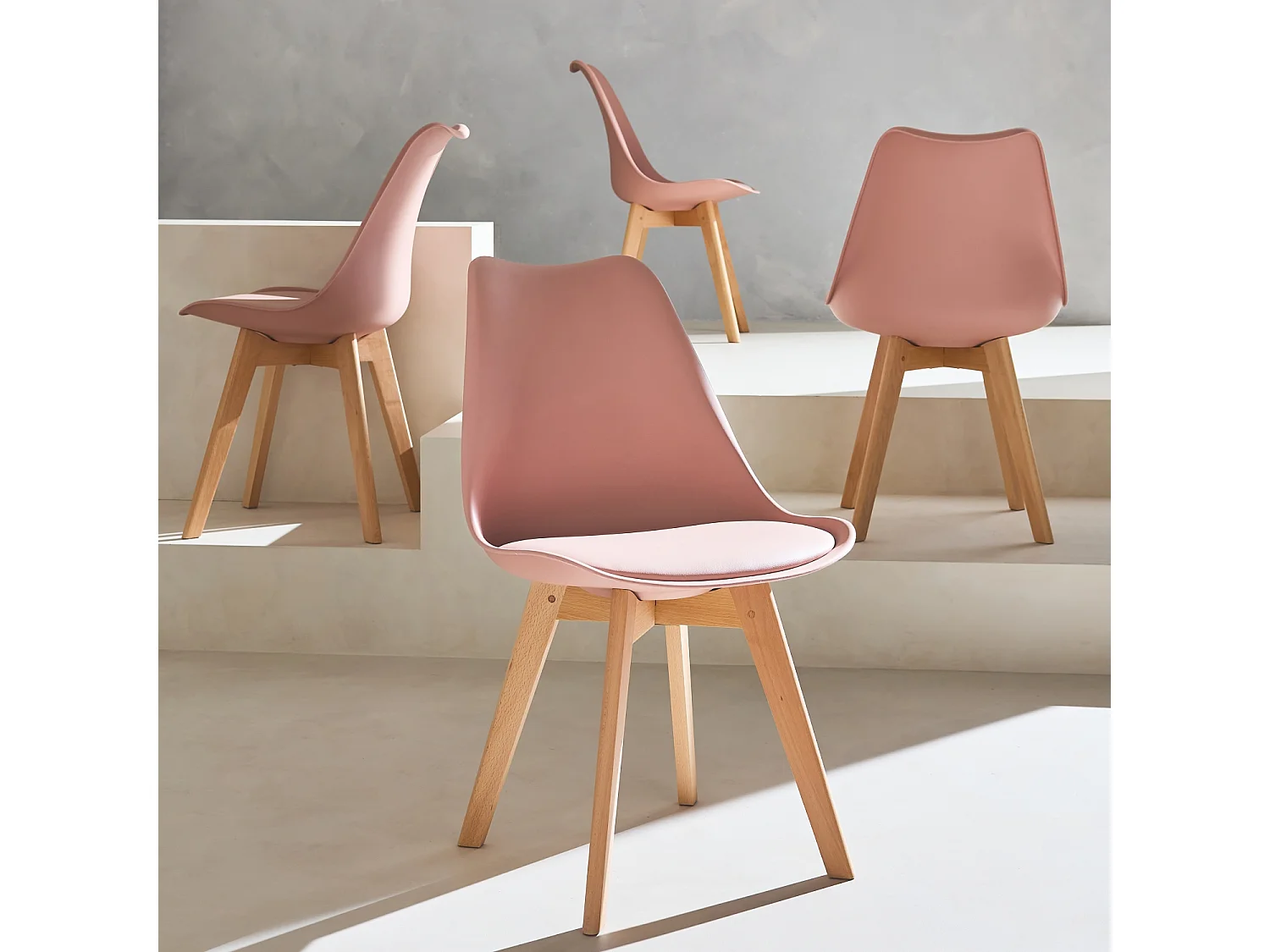 Set 4 sedie scandinave imbottite, gambe in legno , rosa antico