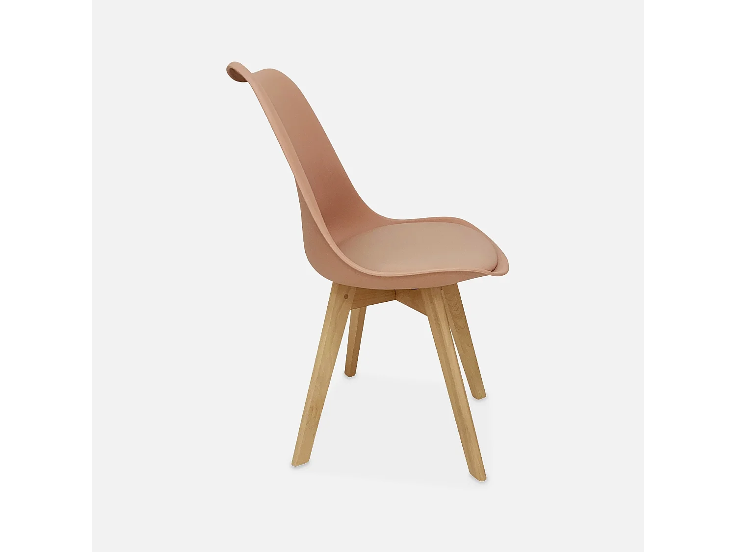 Lot de 4 chaises scandinaves. pieds bois de hêtre. chaises 1 place. vieux rose