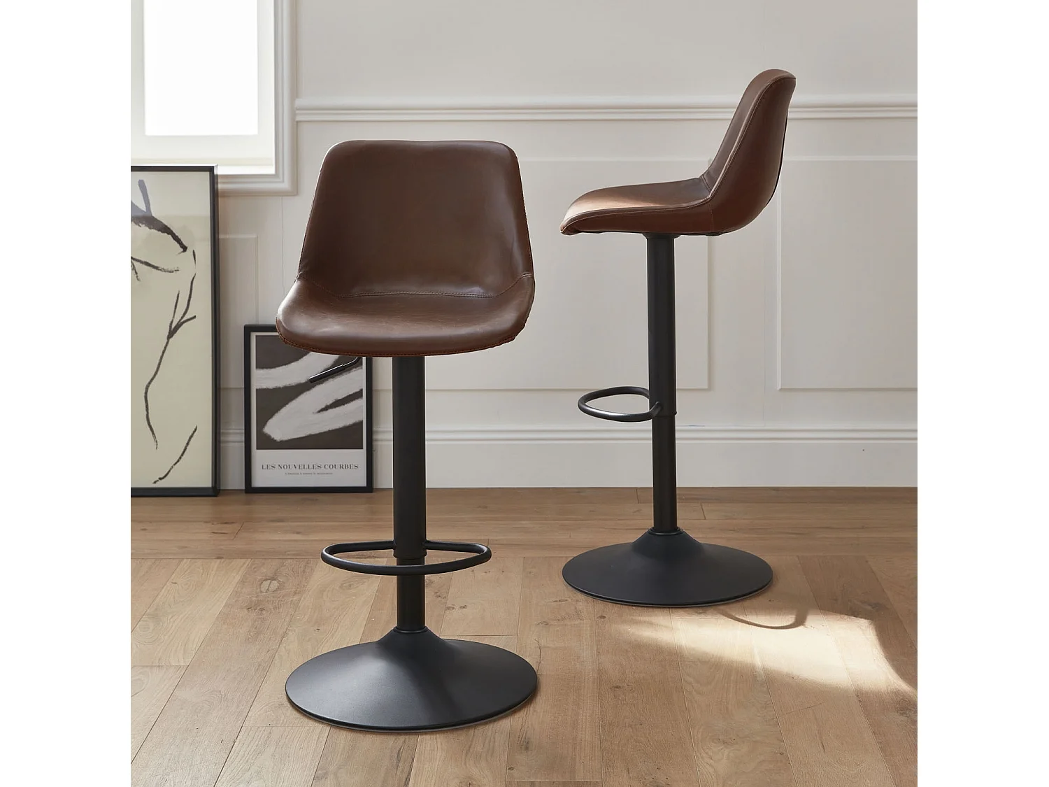 Lot de 2 tabourets de bar réglables - Noah - simili cuir marron - hauteur réglable 60.5/81.5cm. repose-pieds