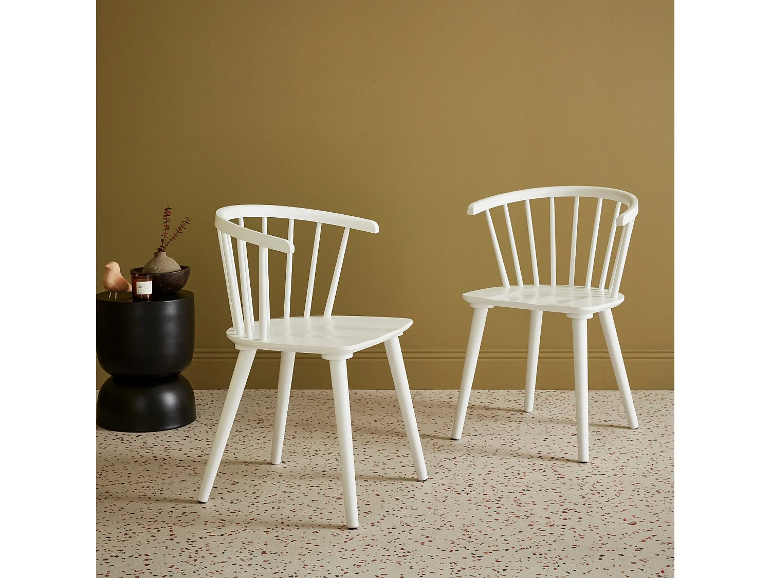 Lot de 2 chaises blanches à barreaux en bois et contreplaqué. Paula. L 51 x P 53 x H 75cm