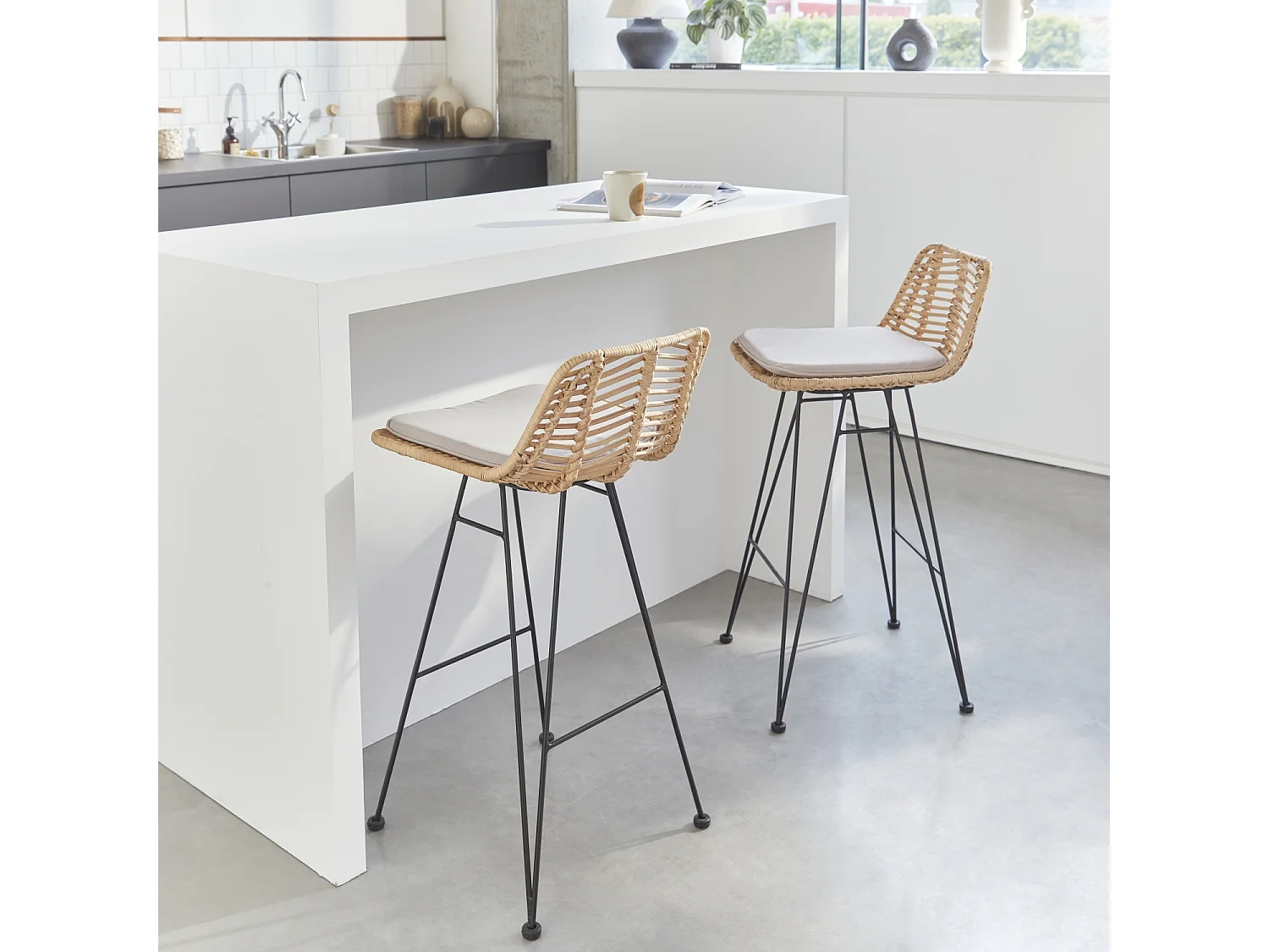 Set di 2 sgabelli da bar in metallo e rattan, 67cm, marrone naturale