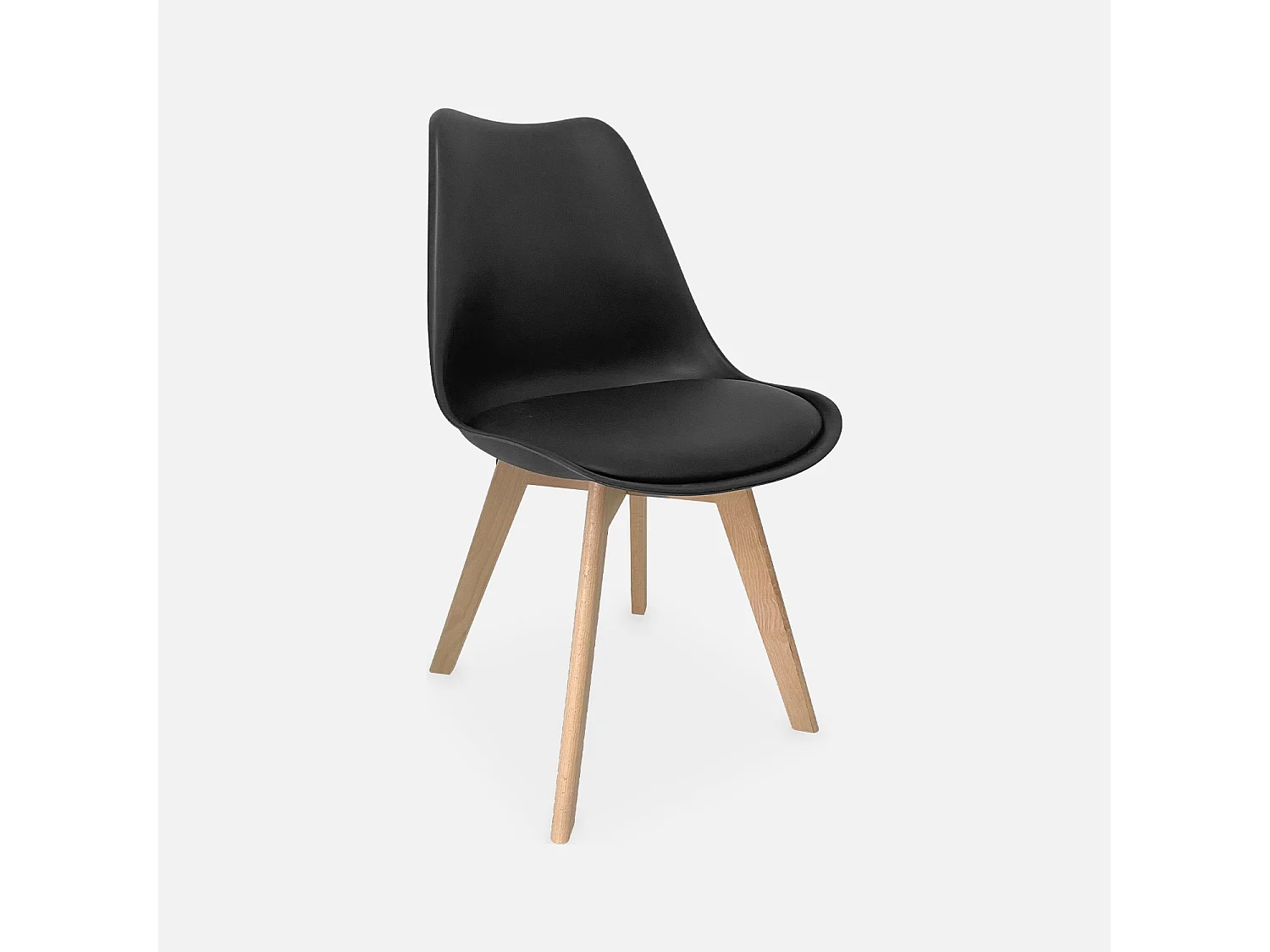 Lot de 4 chaises scandinaves. pieds bois de hêtre. chaise 1 place. noirs