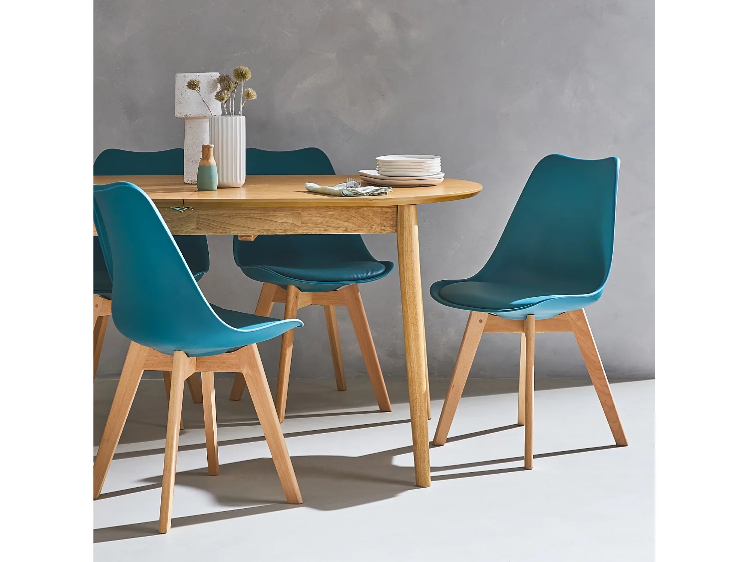 Lot de 4 chaises scandinaves. pieds bois de hêtre. chaises 1 place. bleu canard