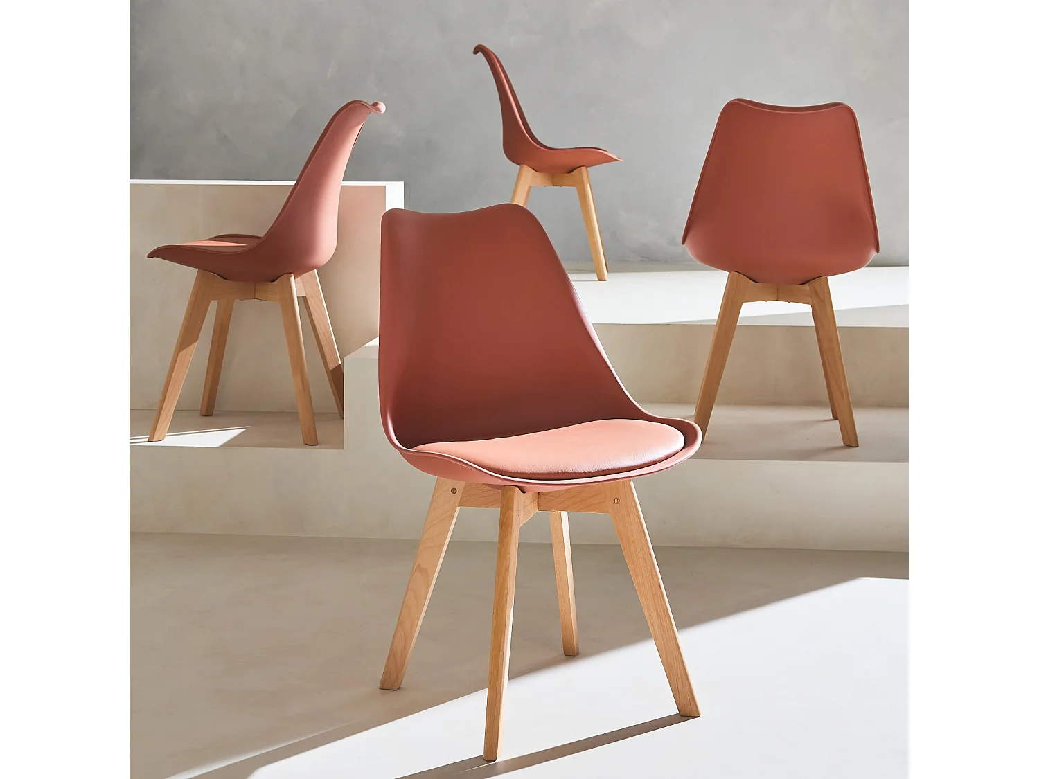 Silla escandinava con patas de madera de haya, set de 4 terracotta