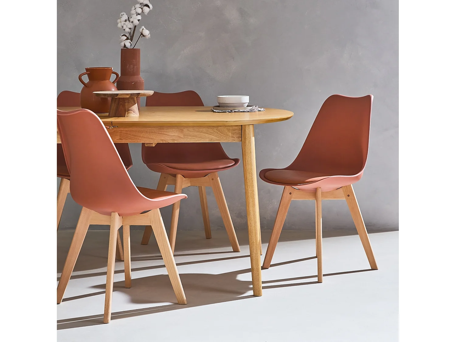 Lot de 4 chaises scandinaves. pieds bois de hêtre. chaises 1 place. terracotta