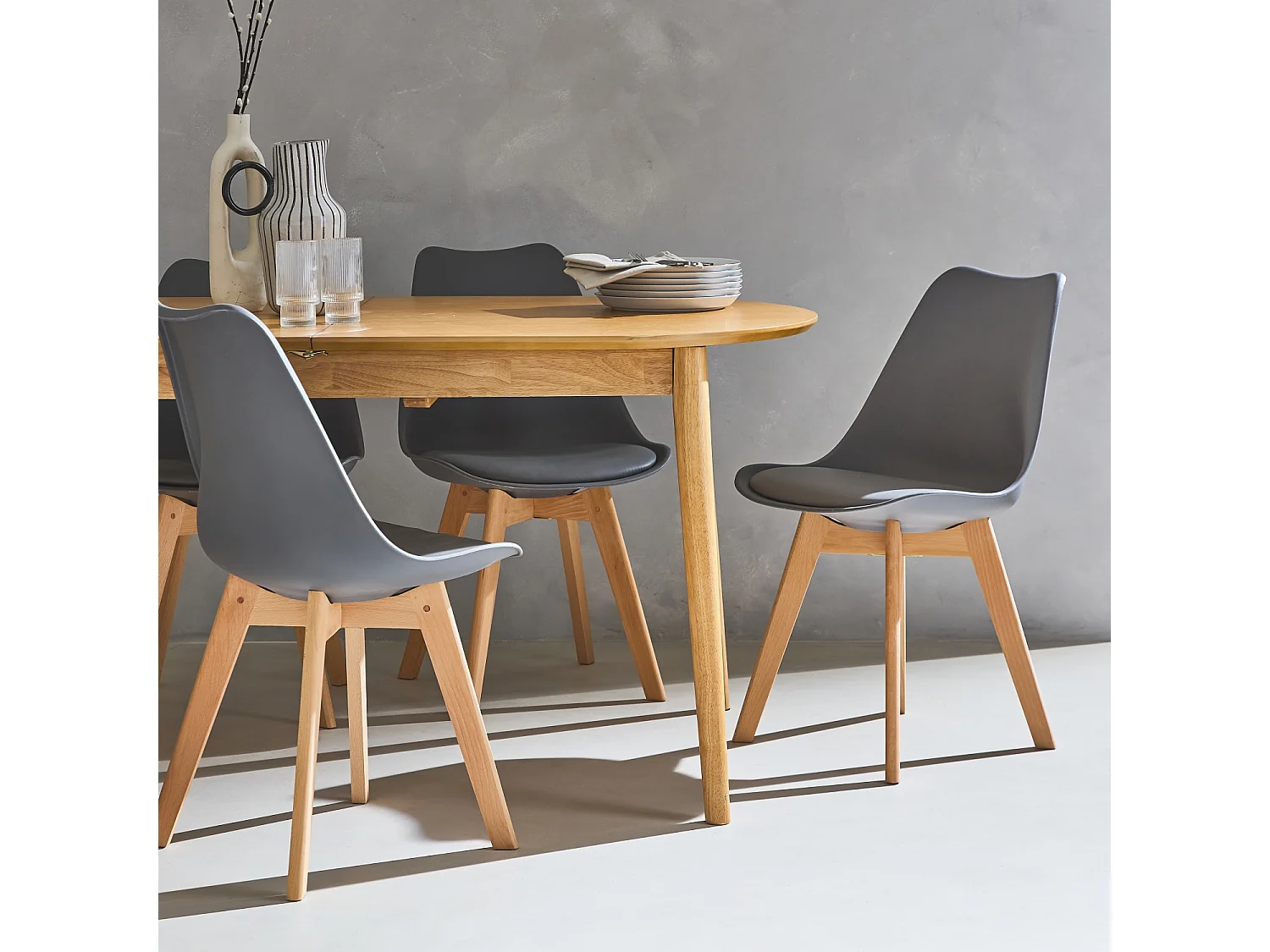 Silla escandinava con patas de madera de haya, set de 4 gris