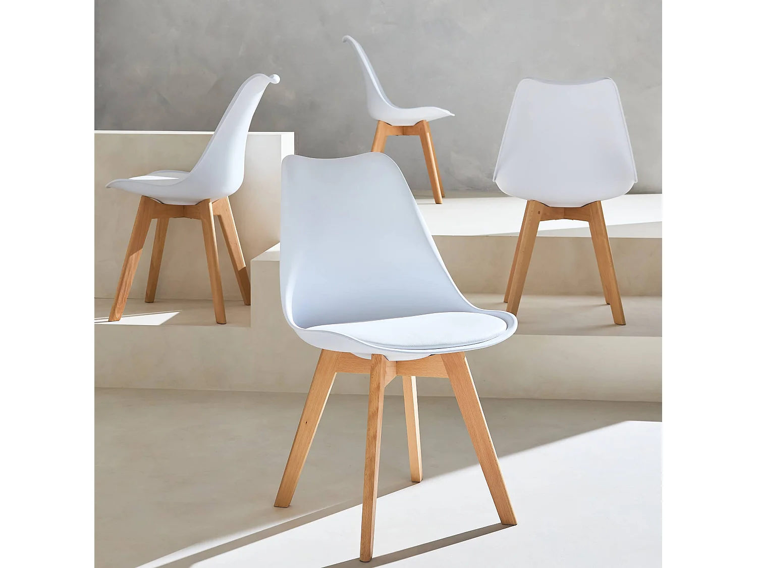 Silla escandinava con patas de madera de haya, set de 4, Blanco