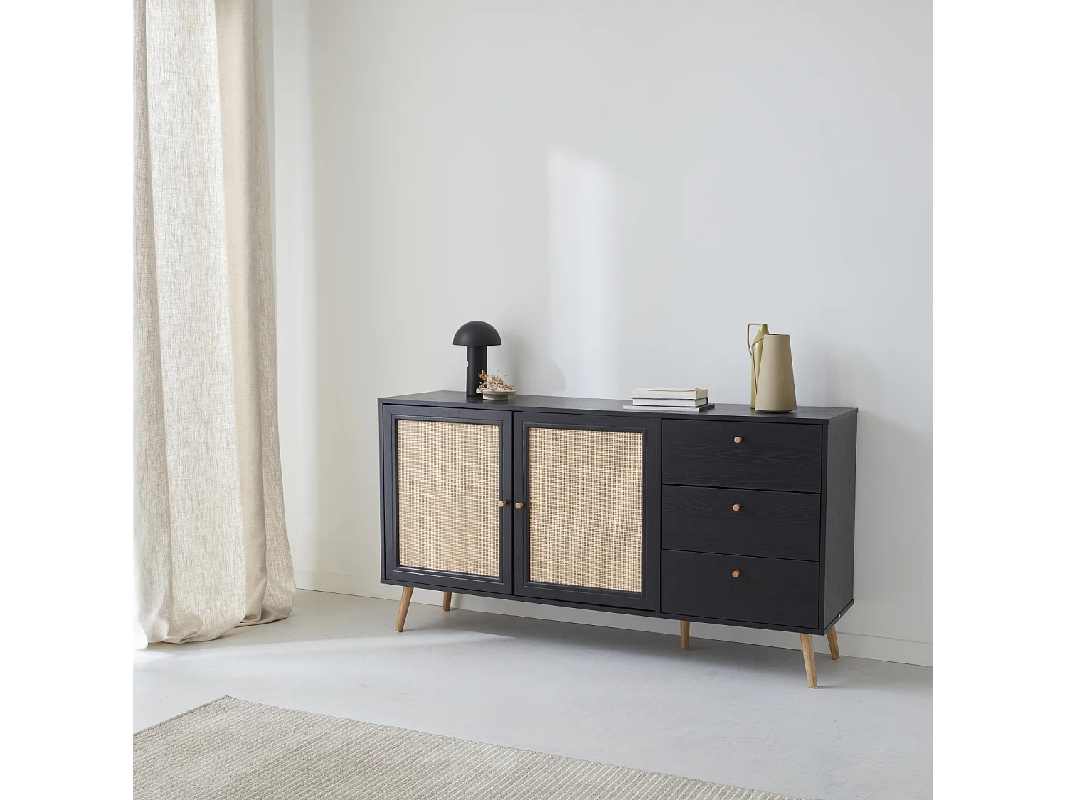 Buffet de rangement noir en cannage 2 portes 3 tiroirs. buffet bas. L150 x l39 x H79cm - Bohème