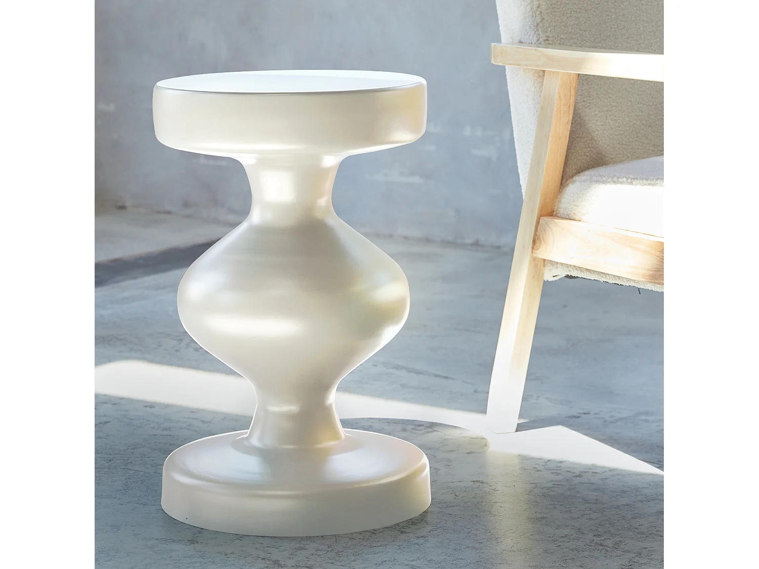 Table d'appoint. bout de canapé. table de chevet en métal. crème. Hawa Ø29.5 x H 48.5cm