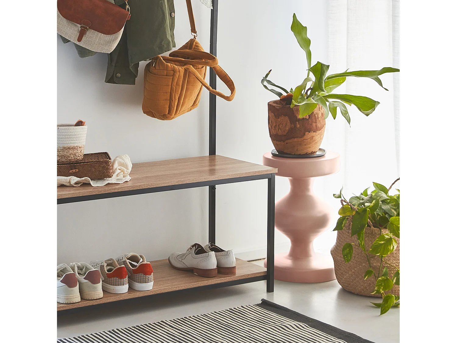 Table d'appoint. bout de canapé. table de chevet en métal. rose. Hawa Ø29.5 x H 48.5cm