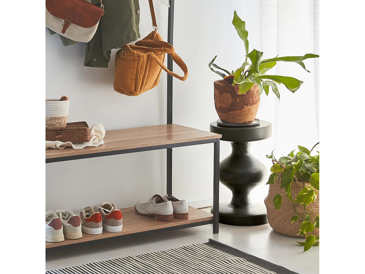 Table d'appoint. bout de canapé. table de chevet en métal. noir. Hawa Ø29.5 x H 48.5cm