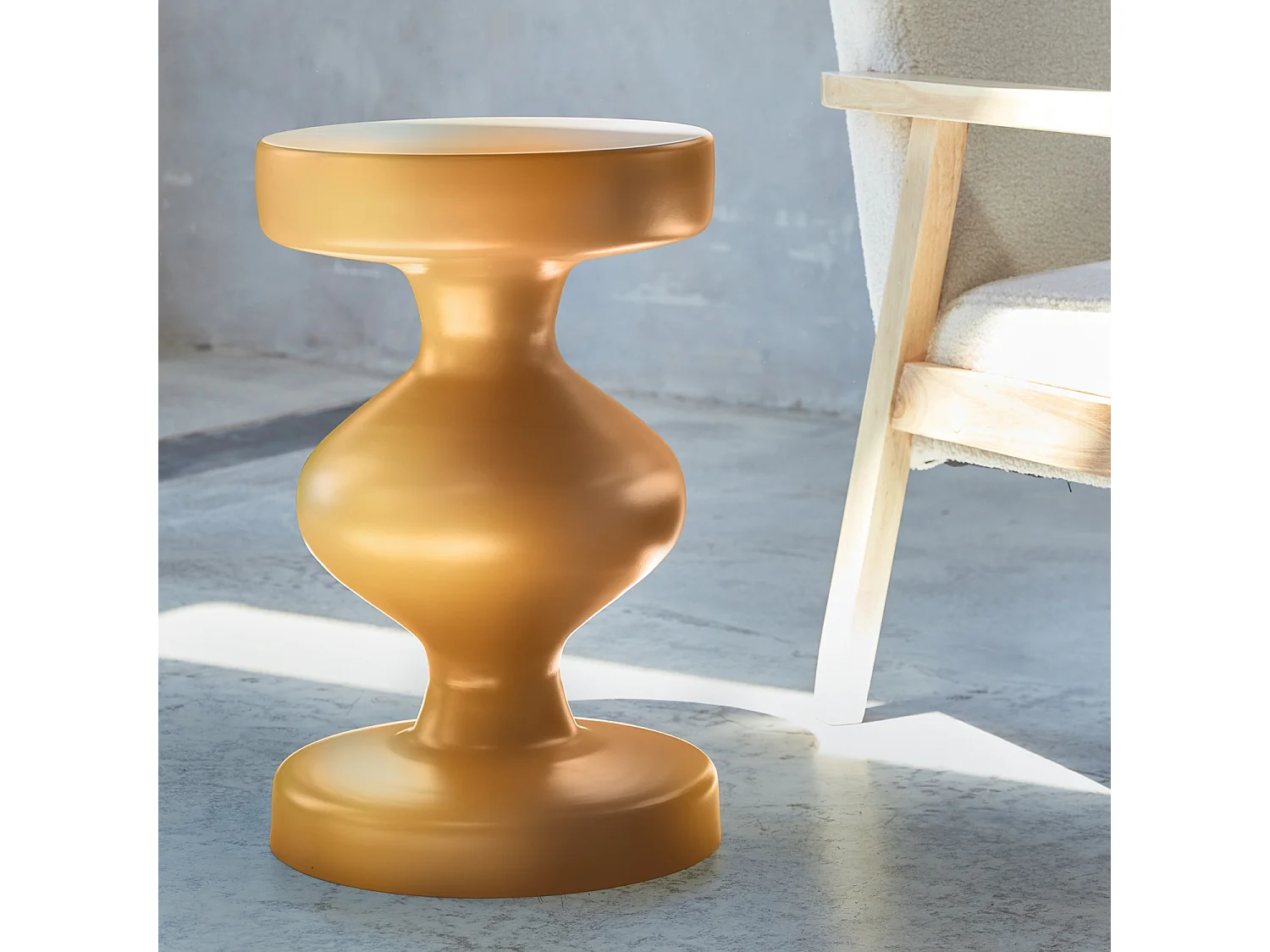 Table d'appoint. bout de canapé. table de chevet en métal. moutarde. Hawa Ø29.5 x H 48.5cm