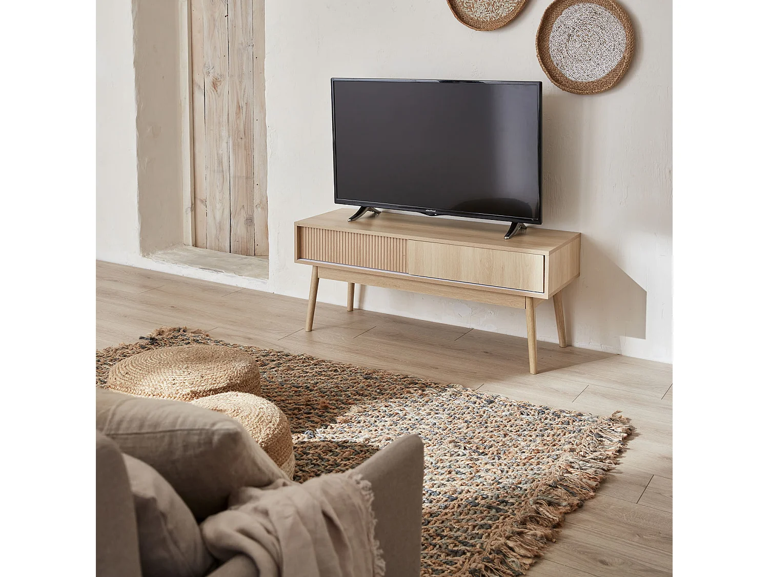 Meuble TV décor bois. 2 portes coulissantes L 115 x l 40 x H 48cm - Linear