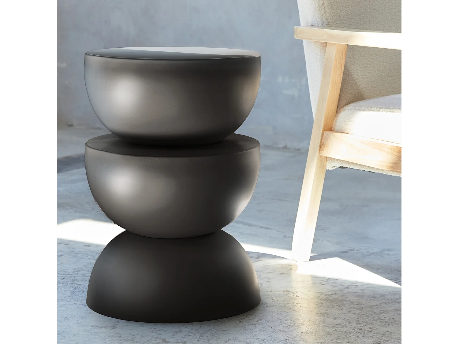 Mesa auxiliar o mesita de metal negro