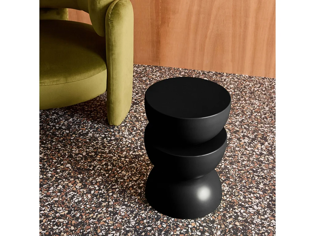 Mesa auxiliar o mesita de metal negro