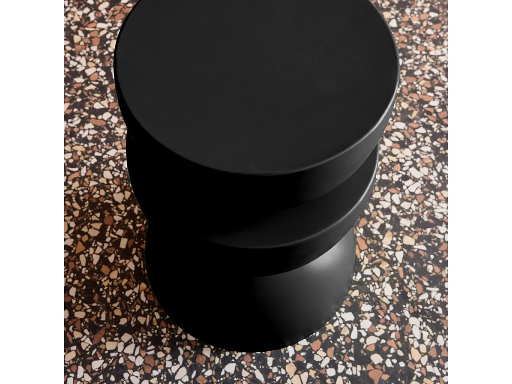 Mesa auxiliar o mesita de metal negro