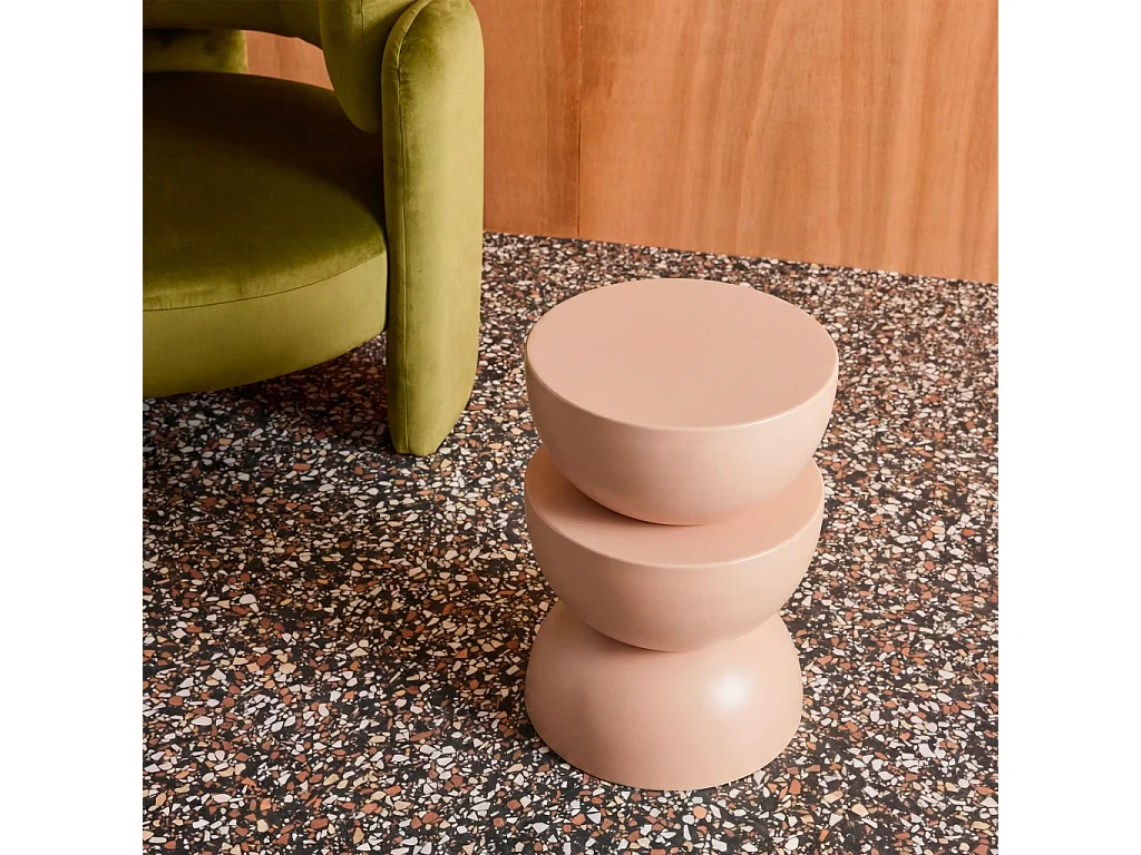 Table d'appoint. bout de canapé. table de chevet en métal. rose. Coumba. Ø32 x H 46.5cm