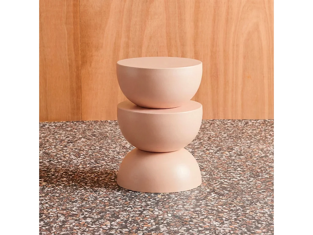 Table d'appoint. bout de canapé. table de chevet en métal. rose. Coumba. Ø32 x H 46.5cm