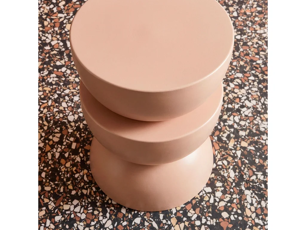 Table d'appoint. bout de canapé. table de chevet en métal. rose. Coumba. Ø32 x H 46.5cm