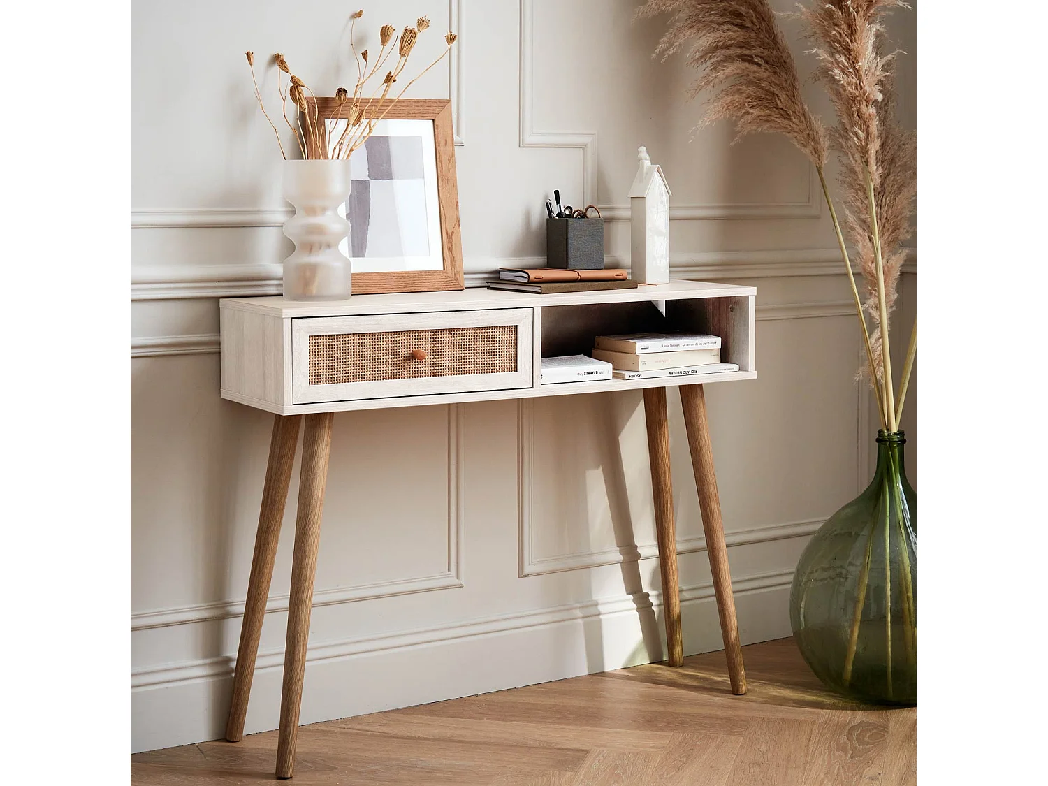 Console en cannage 100x29x81cm  -  Bohème -  Blanc. 1 tiroir.1 espace de rangement. pieds scandinaves décor bois. 1 poignée