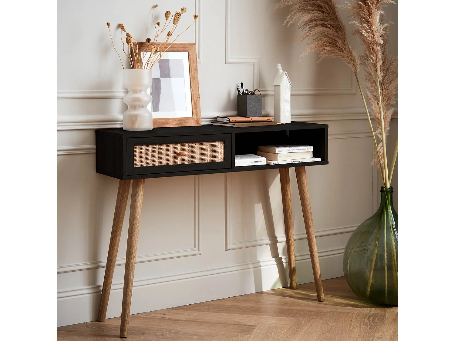 Console en cannage 100x29x81cm  -  Bohème -  Noir. 1 tiroir.1 espace de rangement. pieds scandinaves décor bois. 1 poignée