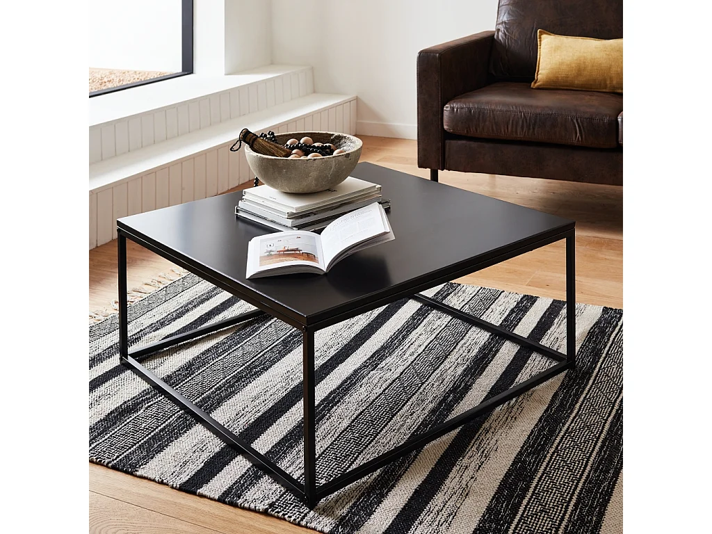 Table basse. Industrielle. structure métal noir. L 80 x l 80 x H 36cm