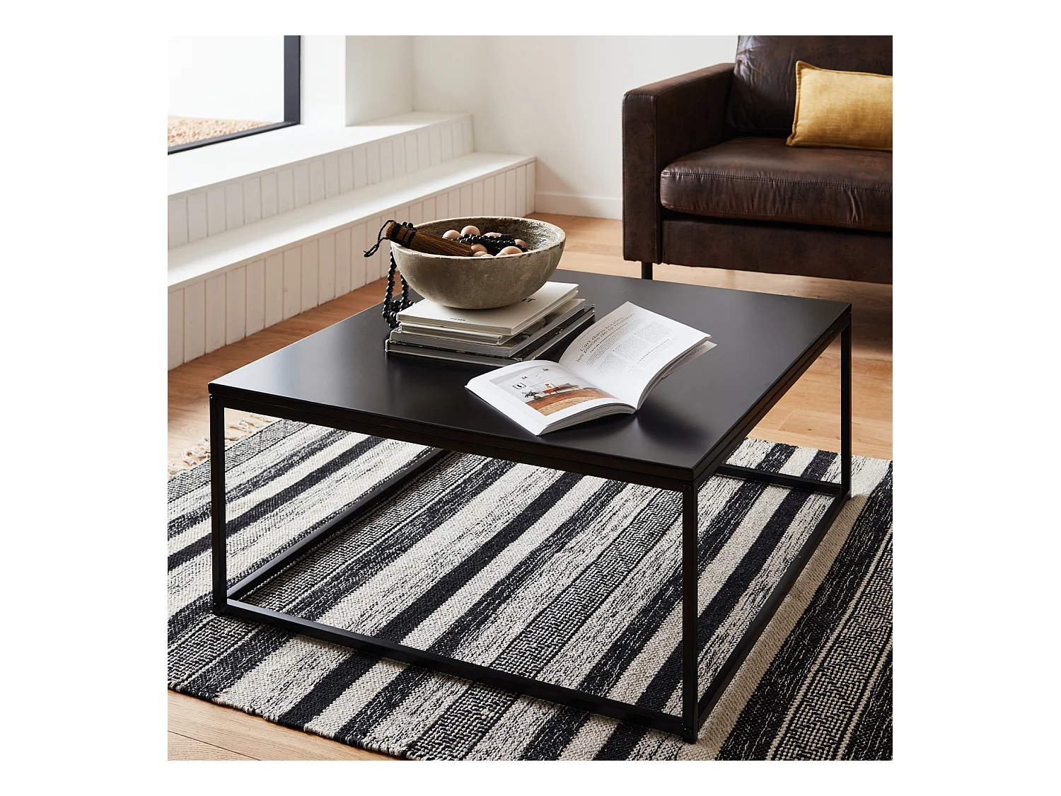 Mesa de centro de metal negro