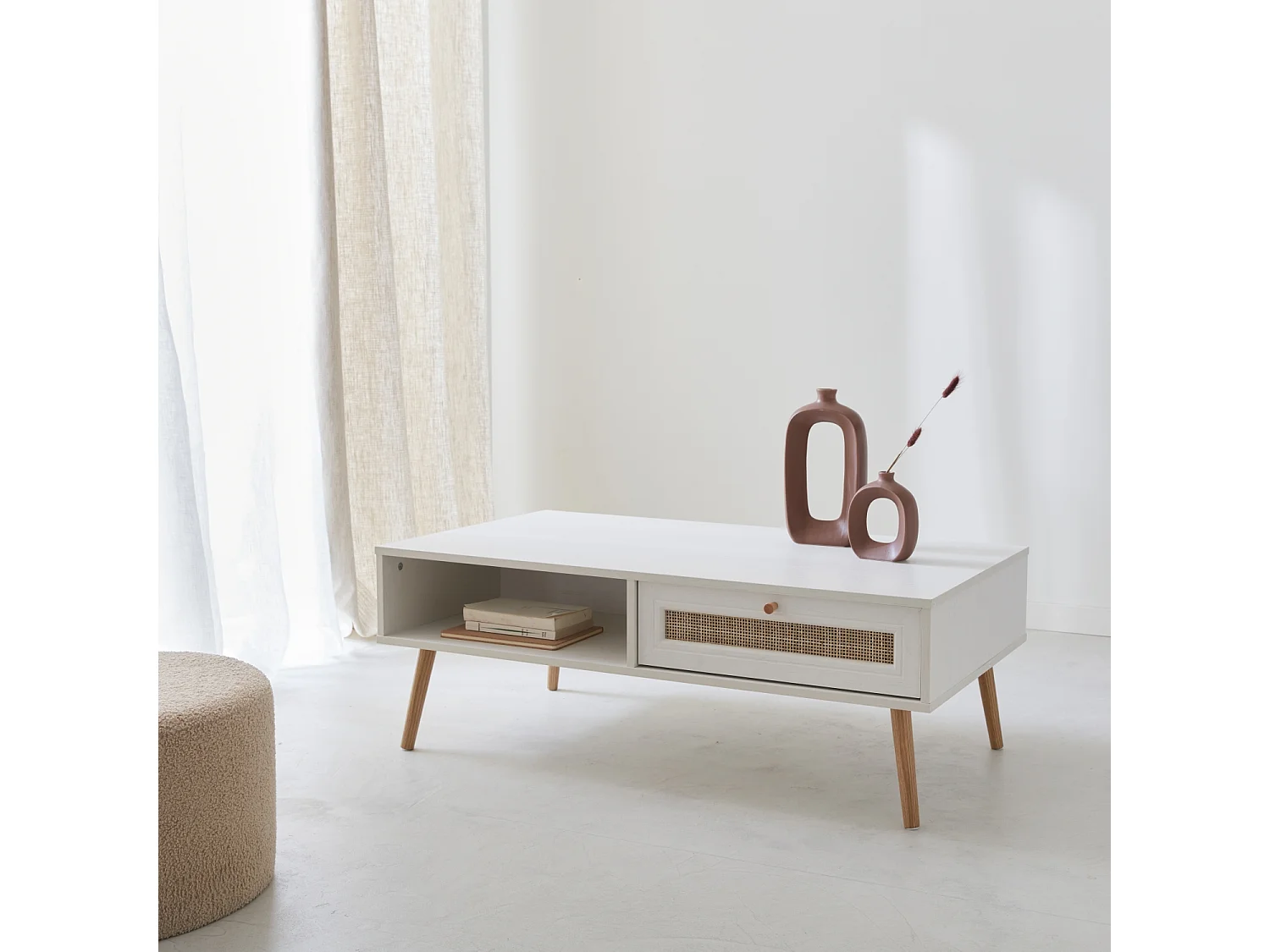 Mesa de centro estilo escandinavo de caña blanco roto