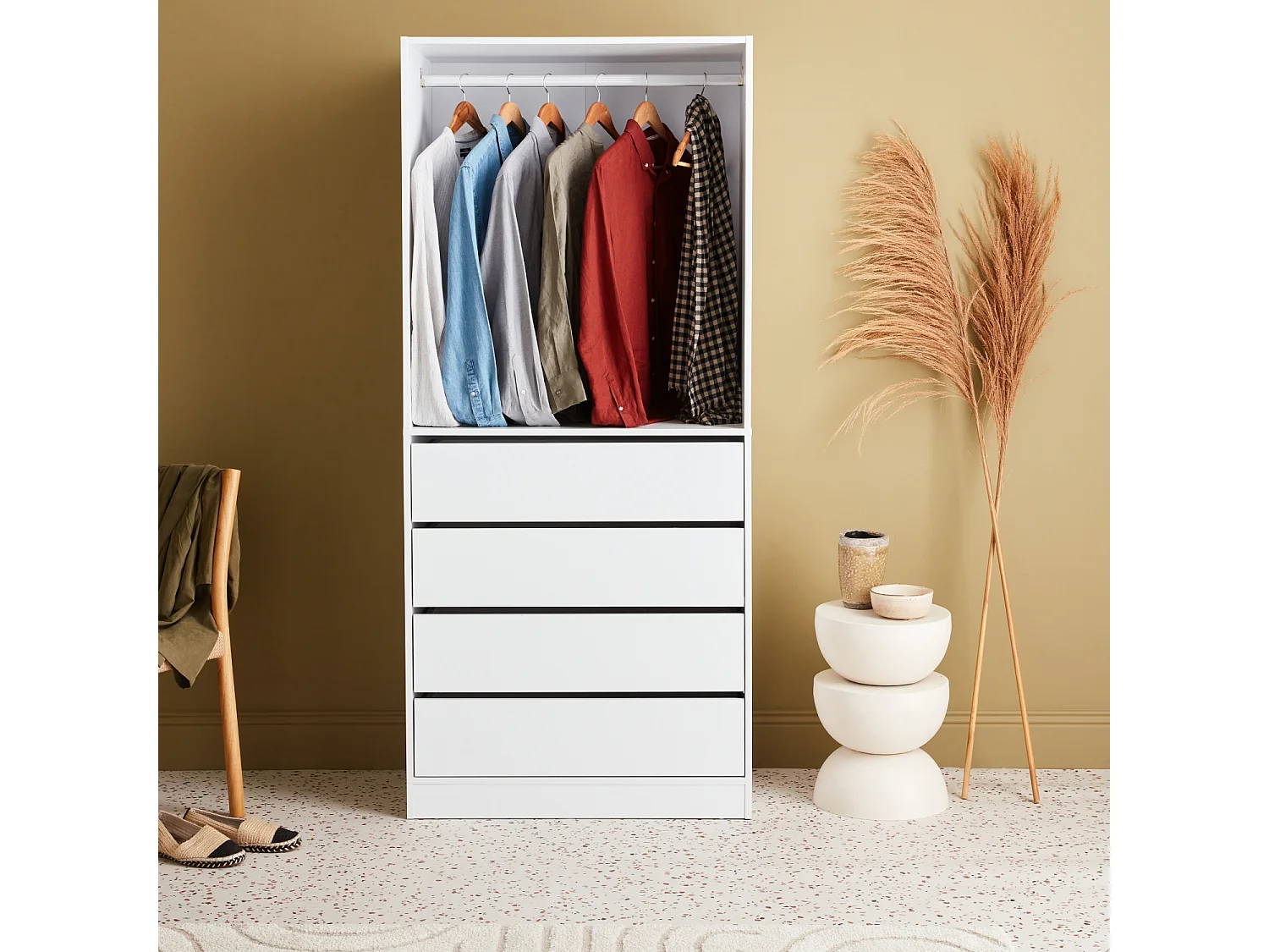 Mesa auxiliar o mesita de metal crema