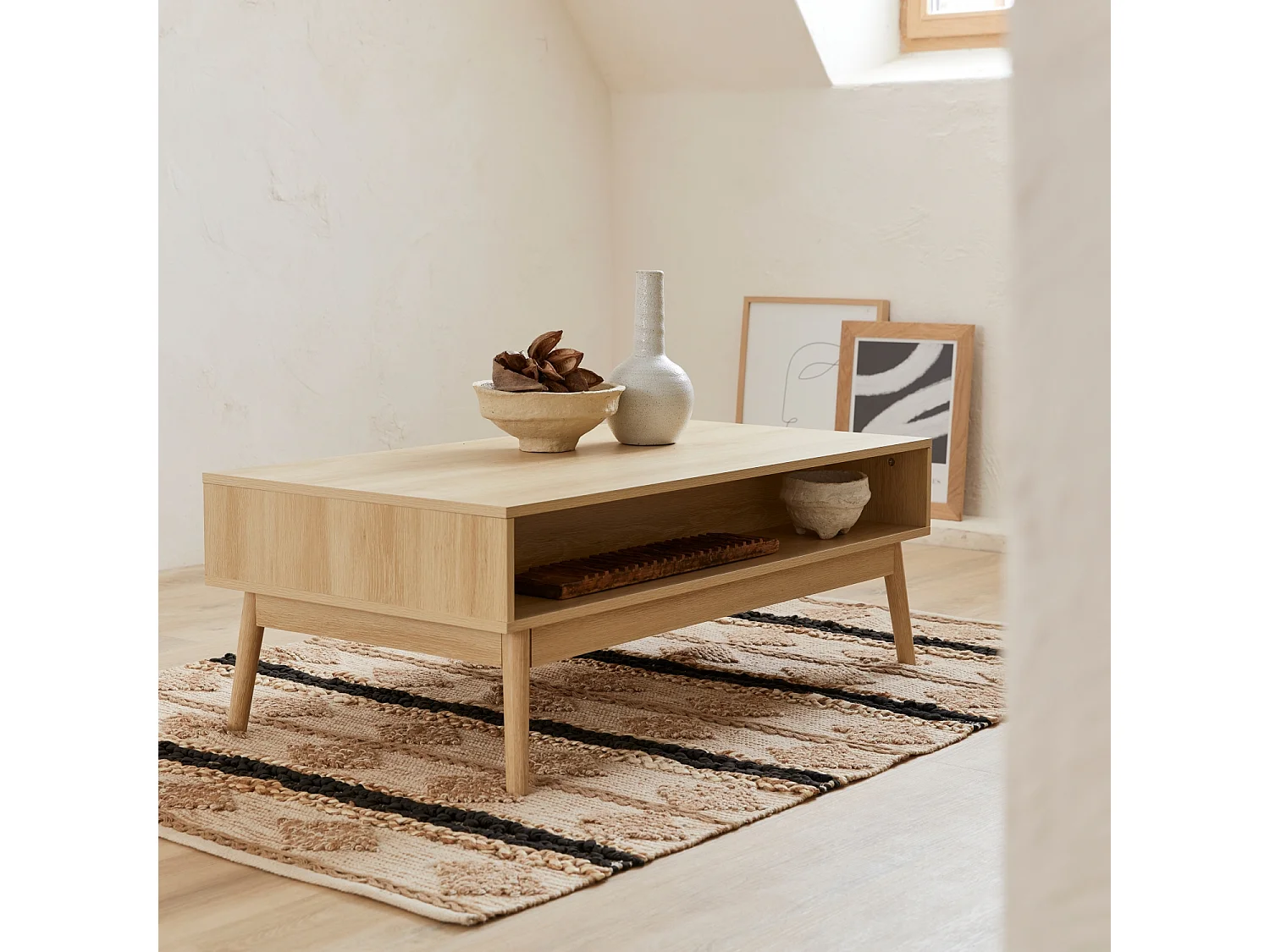 Tavolino scandinavo, decoro in legno scanalato, 2 nicchie, 1 cassetto,