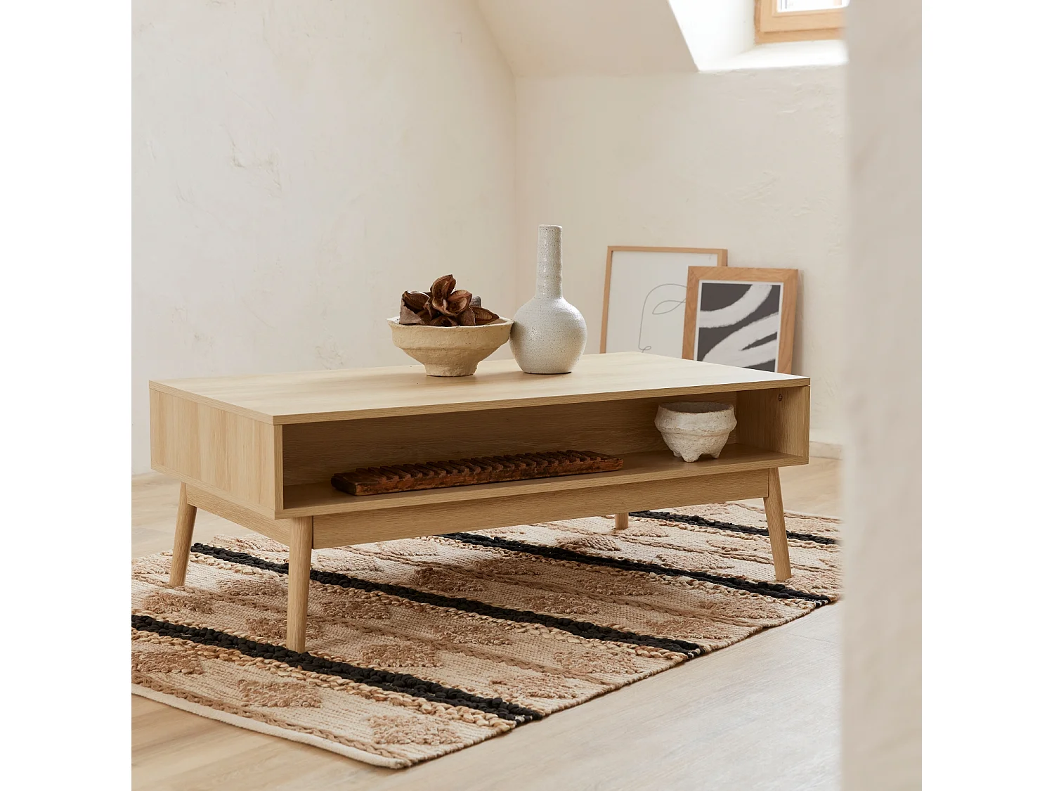 Tavolino scandinavo, decoro in legno scanalato, 2 nicchie, 1 cassetto,