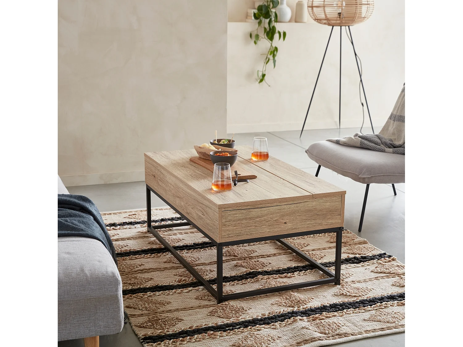 Table basse. loft. 1 plateau relevable. deux espaces de rangement. L 100 cm x l 55 cm x H 40.5 cm