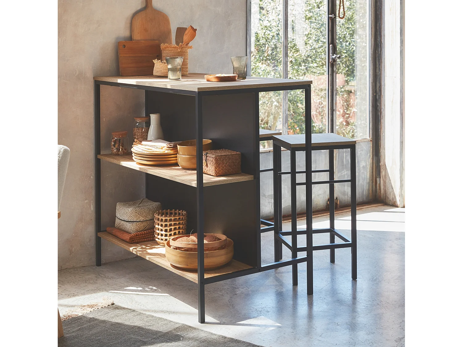 Tavolo alto in legno e metallo, 2 ripiani, 2 sgabelli, marrone