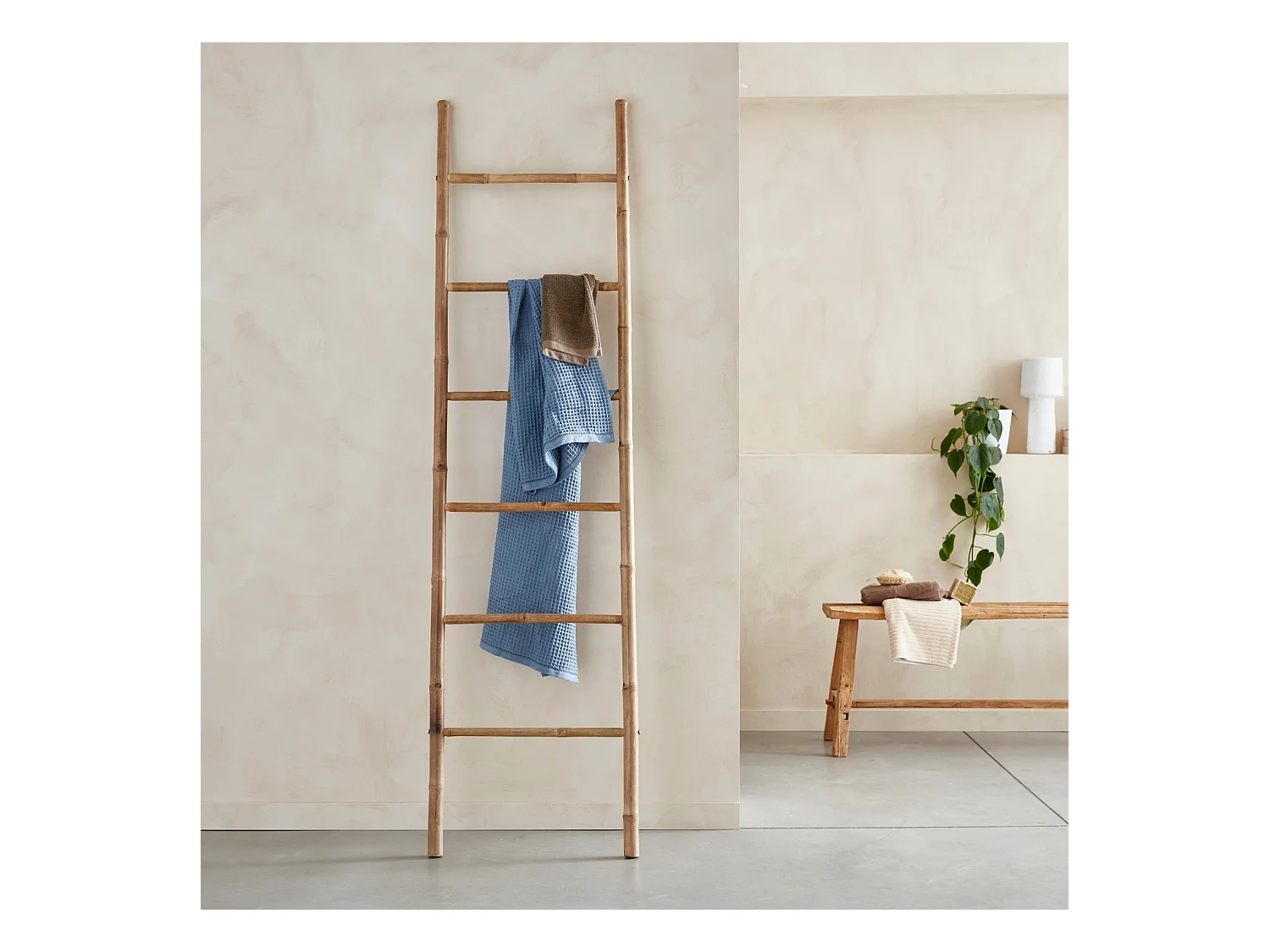 Scala decorativa in bambù con 6 montanti, marrone naturale