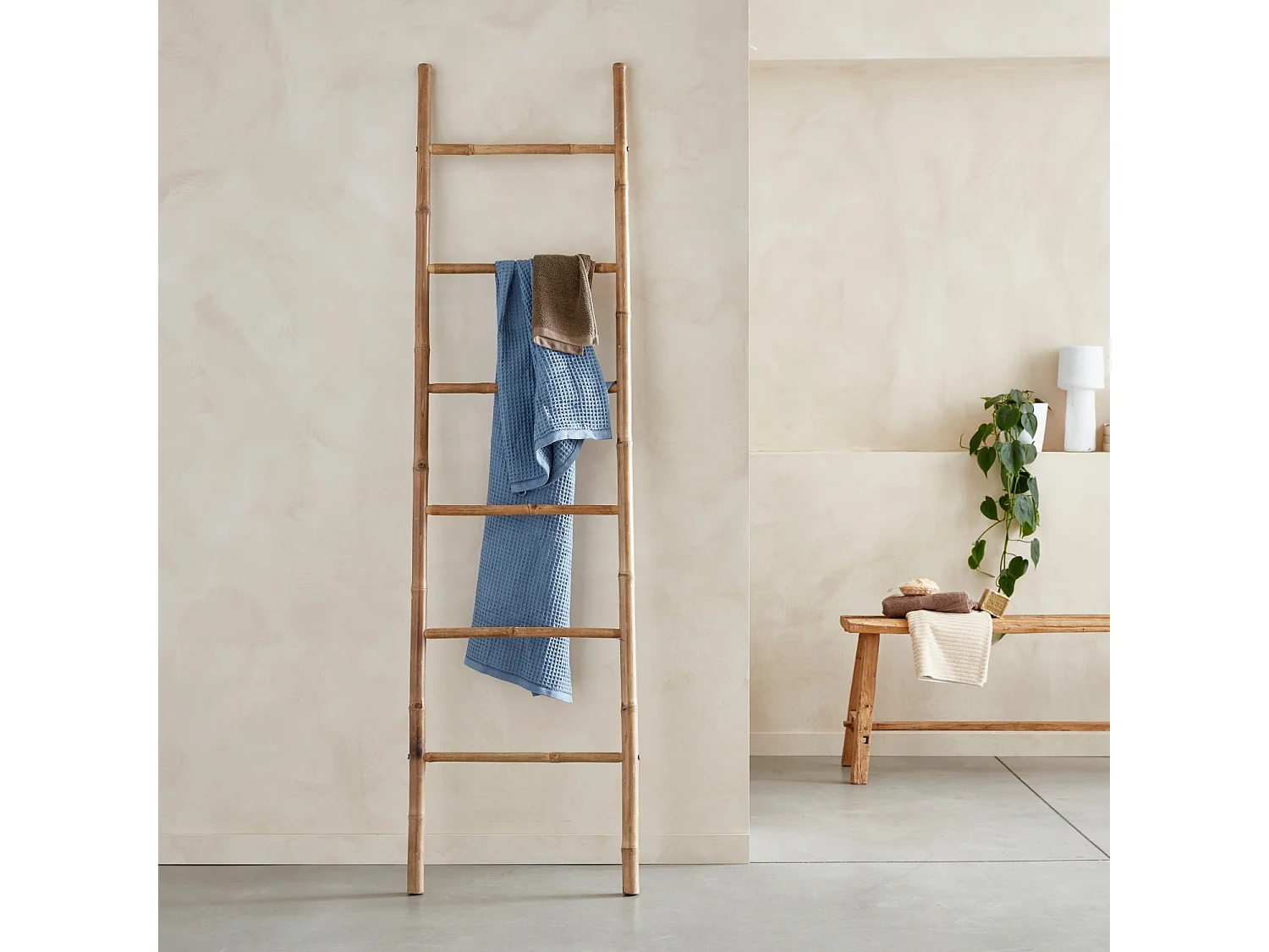 Escalera decorativa de bambú con 6 montantes natural