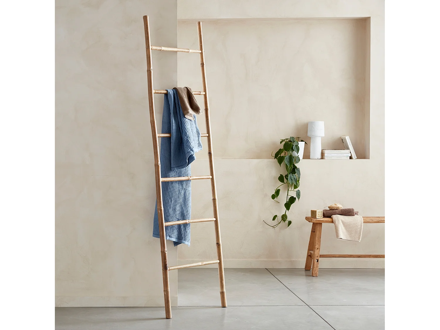 Escalera decorativa de bambú con 6 montantes natural