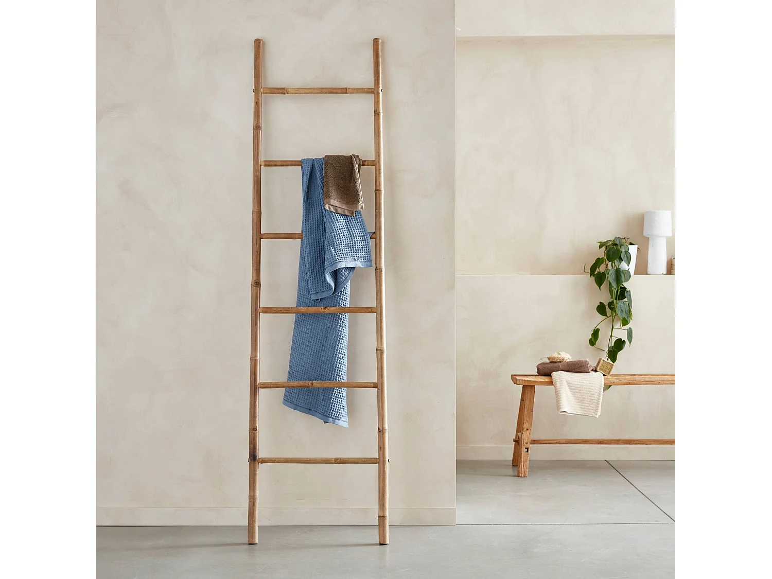 Echelle décorative. Fidji. 6 montants en bambou. L 49/52 x P 3 x H 190cm