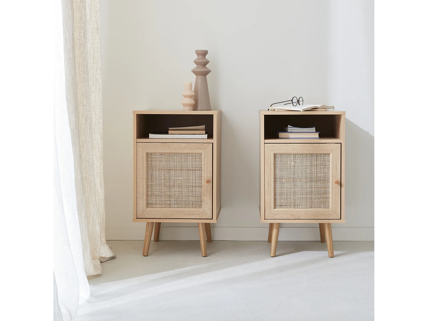 Lot de 2 tables de chevet en cannage - Bohème - 40x39x70cm Naturel - 2 niveaux - 1 portes - 1 espace de rangement - pieds scandinaves