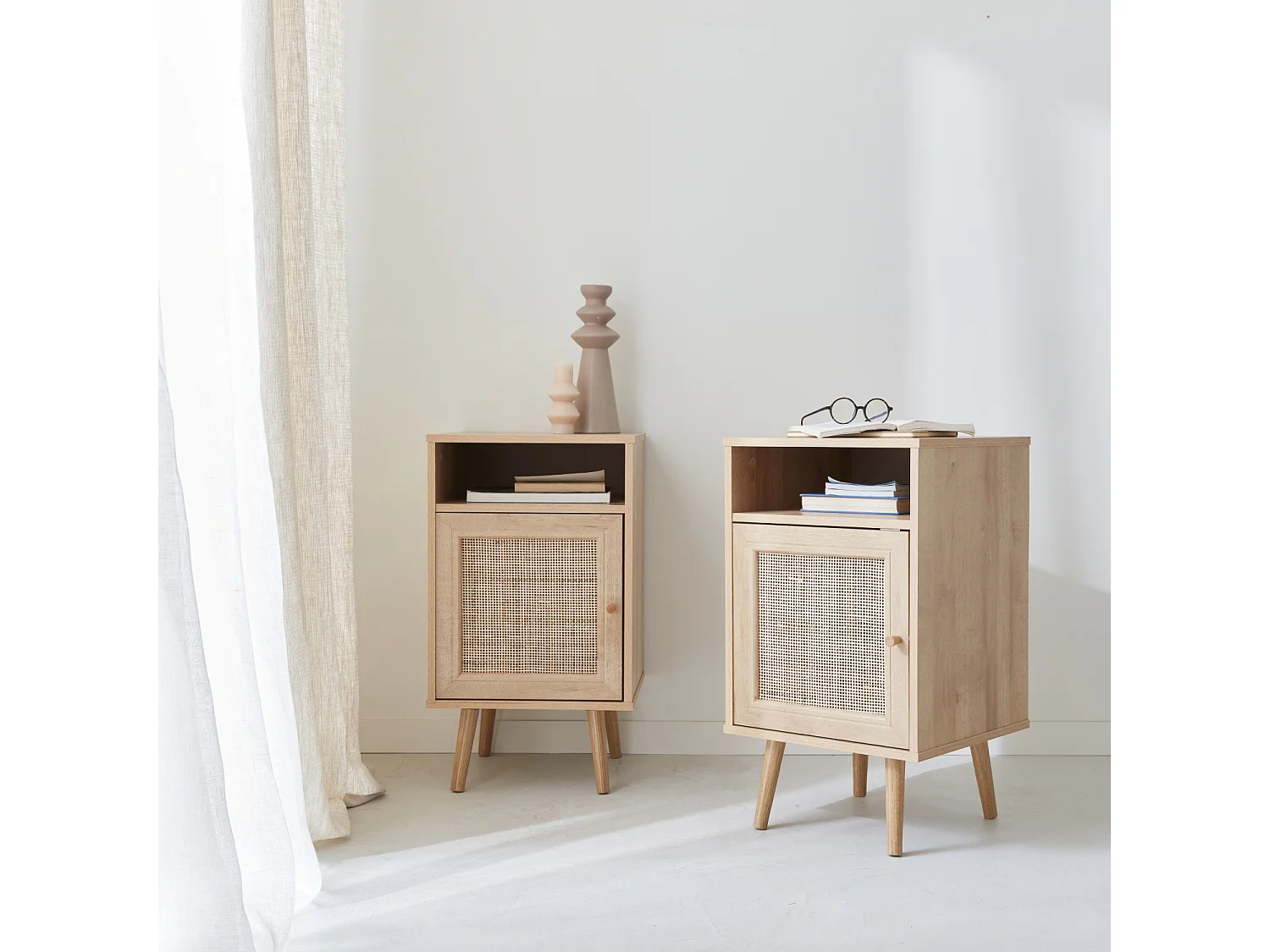Lot de 2 tables de chevet en cannage - Bohème - 40x39x70cm Naturel - 2 niveaux - 1 portes - 1 espace de rangement - pieds scandinaves