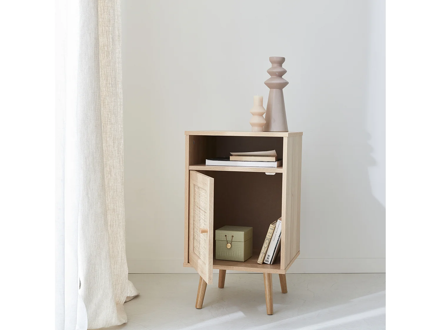 Lot de 2 tables de chevet en cannage - Bohème - 40x39x70cm Naturel - 2 niveaux - 1 portes - 1 espace de rangement - pieds scandinaves