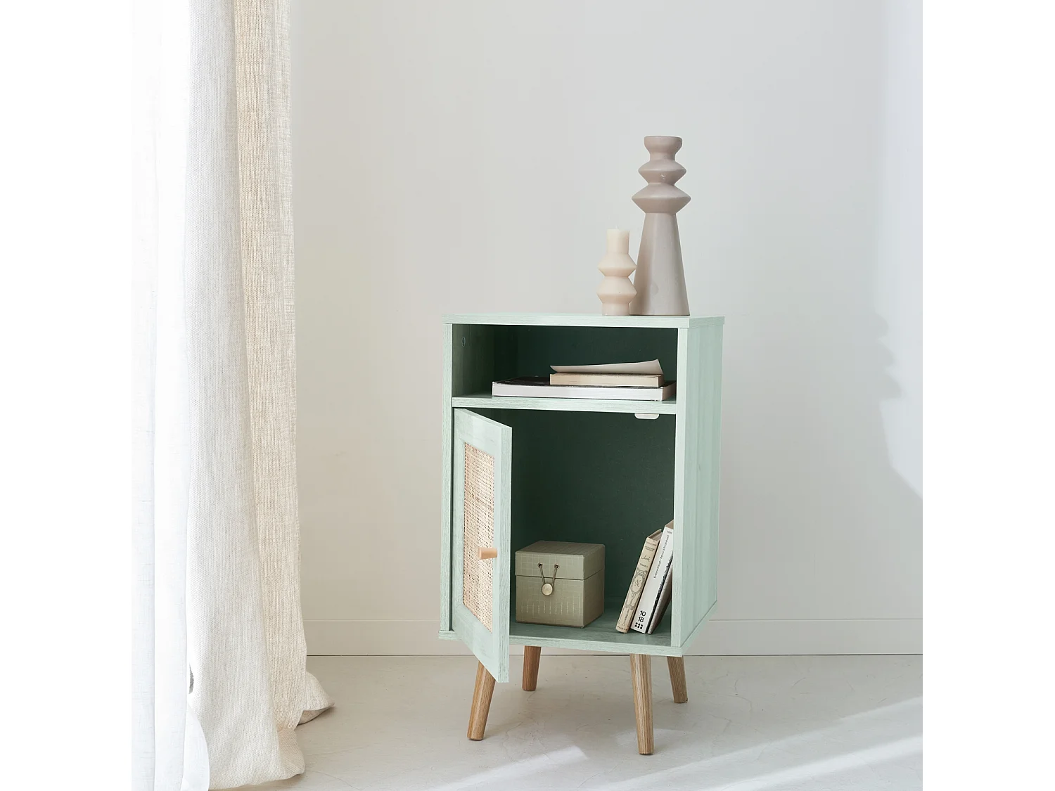 Mesita de noche escandinava de efecto madera y caña verde celadón
